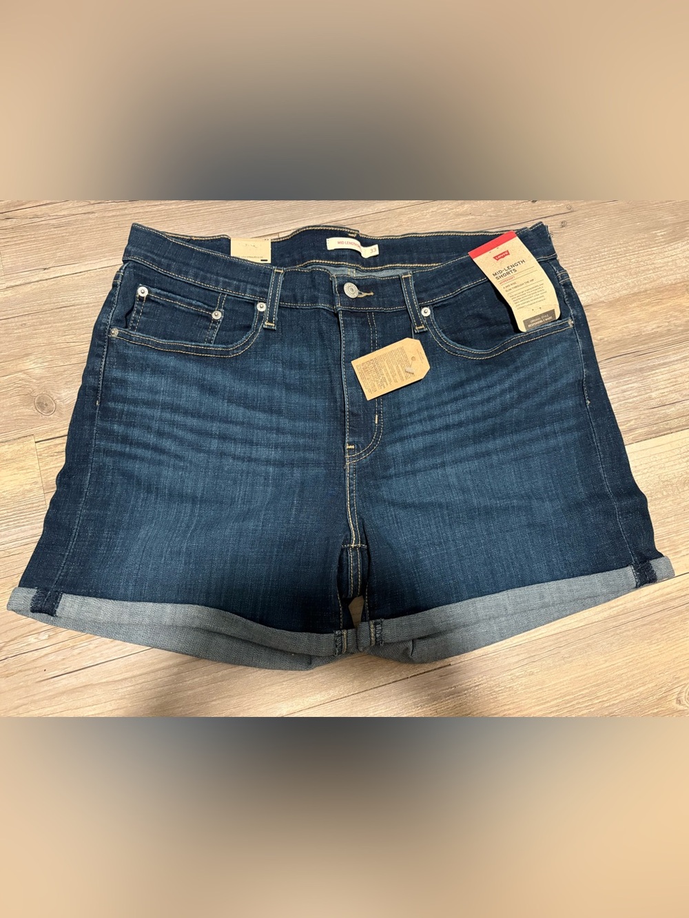 Levi’s hyper soft mid length denim shorts size 33 new with tags